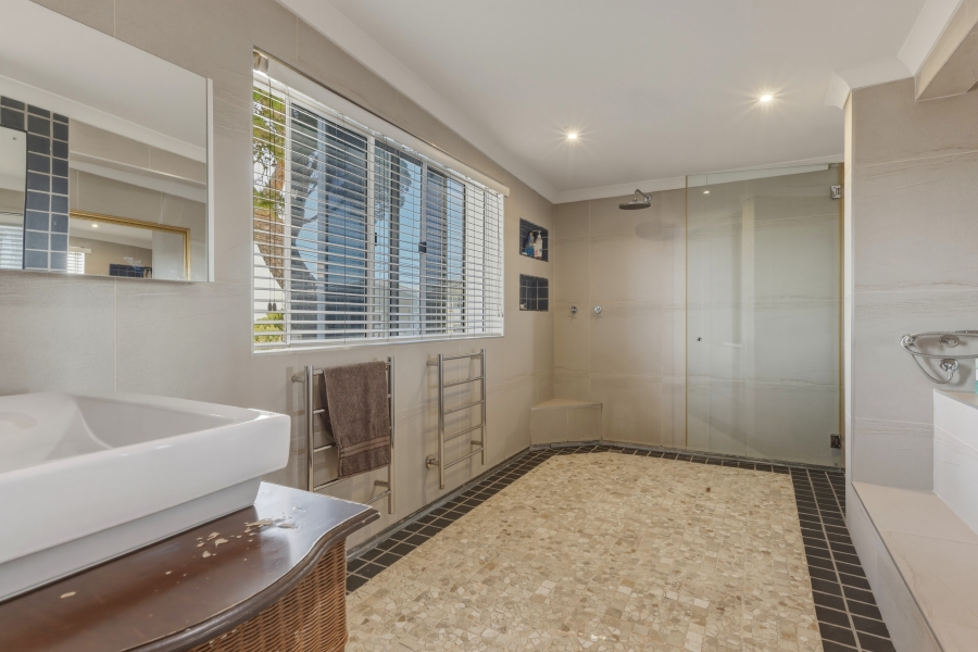 4 Bedroom Property for Sale in Vredehoek Western Cape